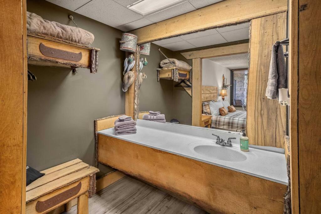 Stonegate Lodge Fire Pit 50In Tv Salt Water Pool Fast Wi-Fi Room #301 Юрека Спрингс Екстериор снимка
