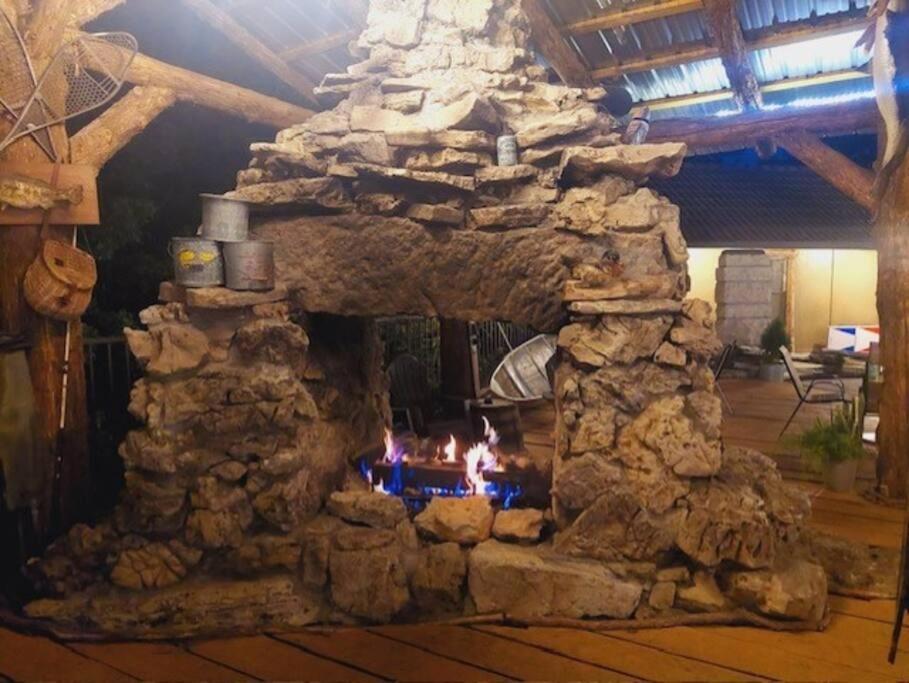 Stonegate Lodge Fire Pit 50In Tv Salt Water Pool Fast Wi-Fi Room #301 Юрека Спрингс Екстериор снимка